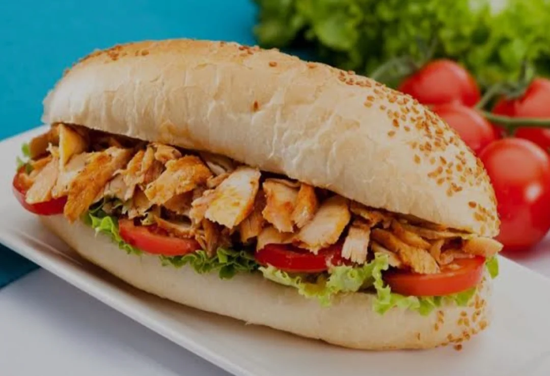Somun Ekmek Arası Tavuk Döner & Ayran