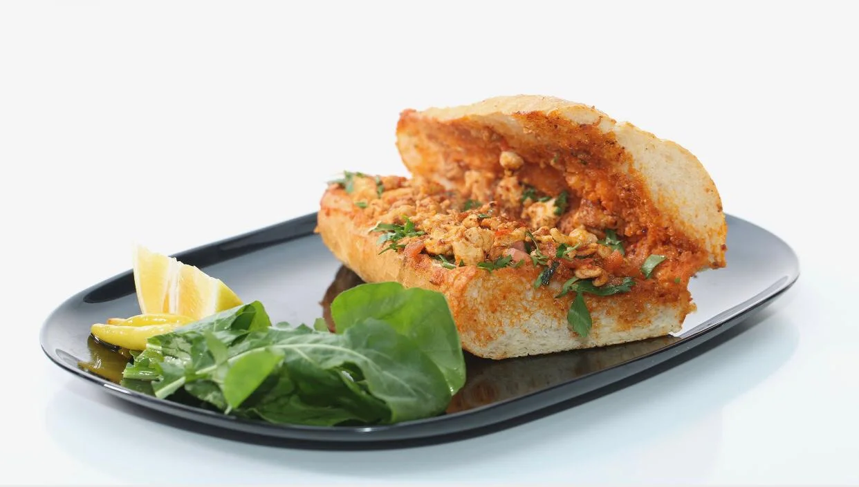 Somun Ekmeğine Tavuk Tantuni