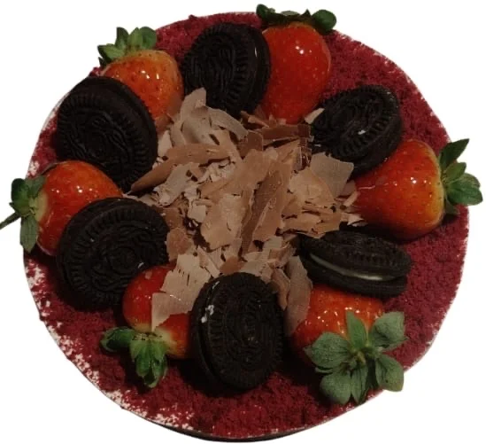 Çilekli Kadife Pasta 1 No 8/10 Kişilik