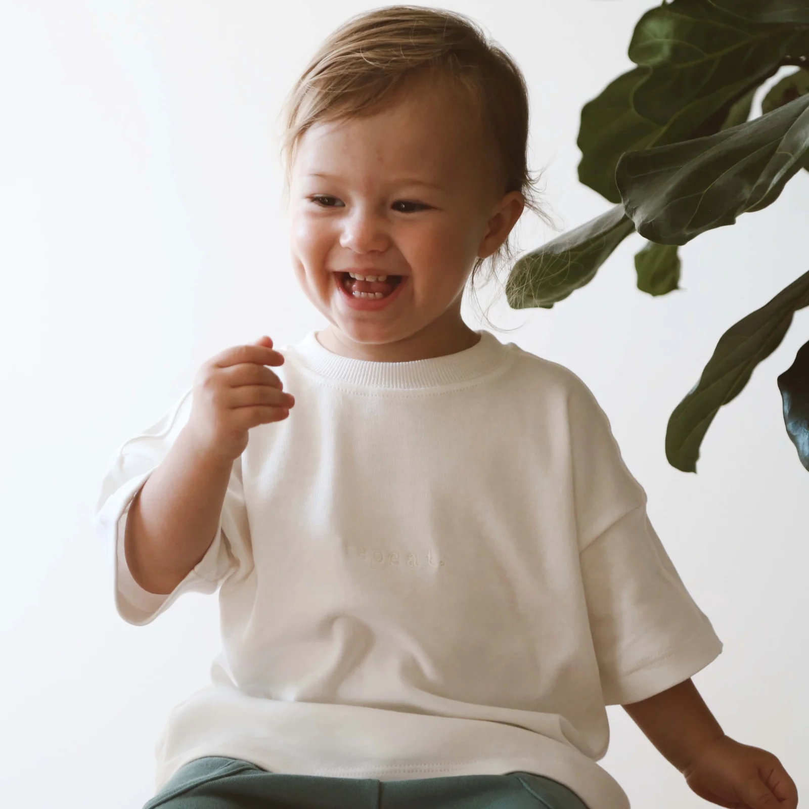Beyaz Bisiklet Yaka Oversize T-shirt Bebek - Çocuk
