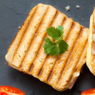 Tost Ekmeğine Karışık Tost