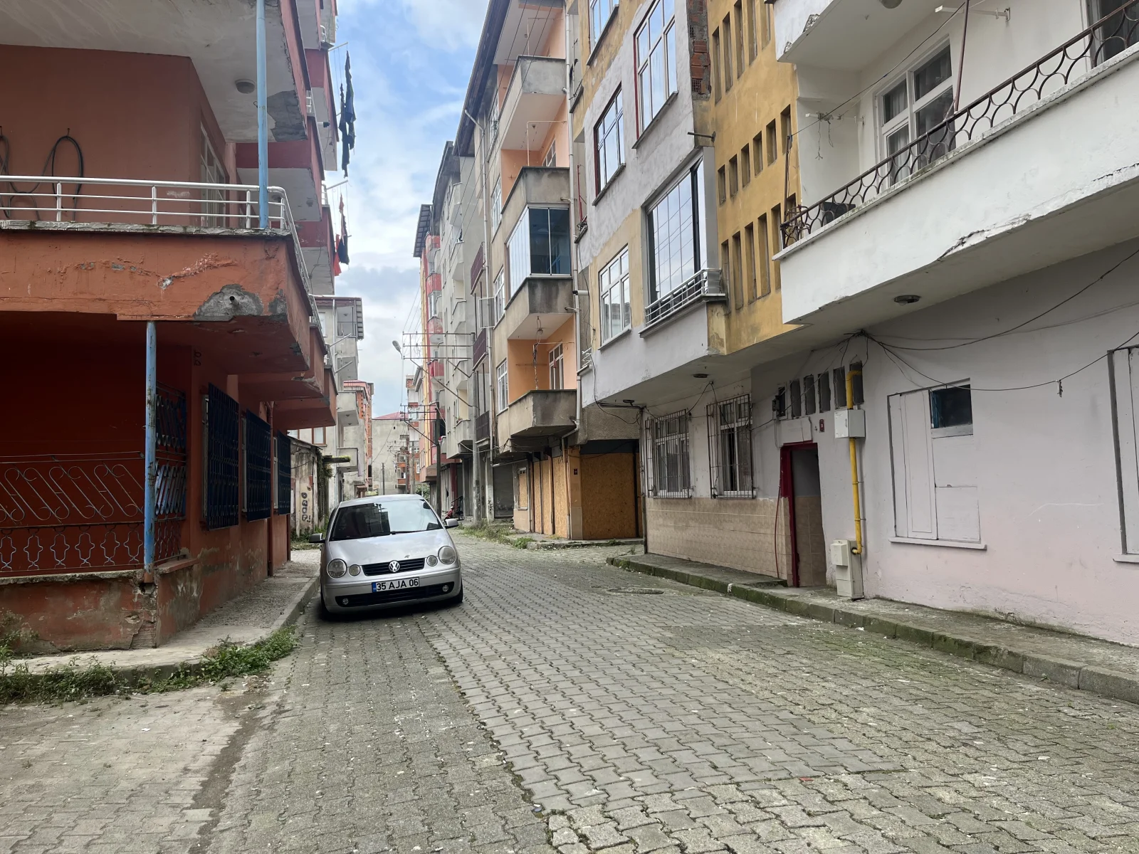 Özgençten Sahil Mahallesinde Satılık 2+1 Daire