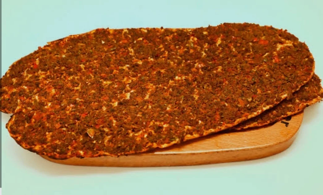 Sarımsaklı Gaziantep Lahmacun