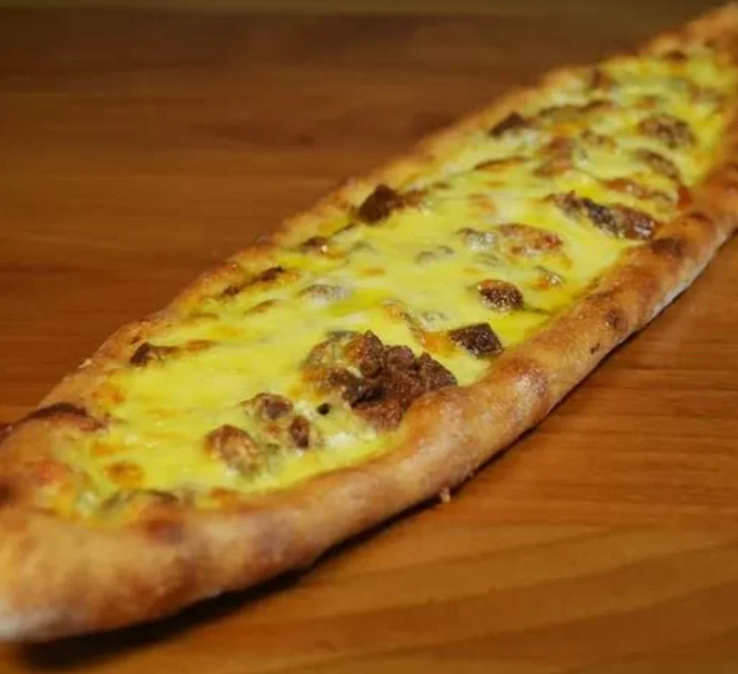 Kaşarlı Sucuklu Pide