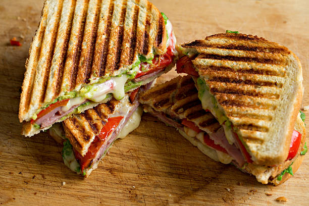 Sandviç Ekmeğine Sebzeli Tost