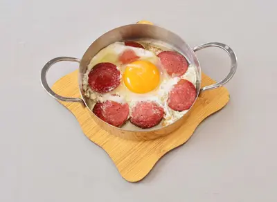 SUCUKLU YUMURTA