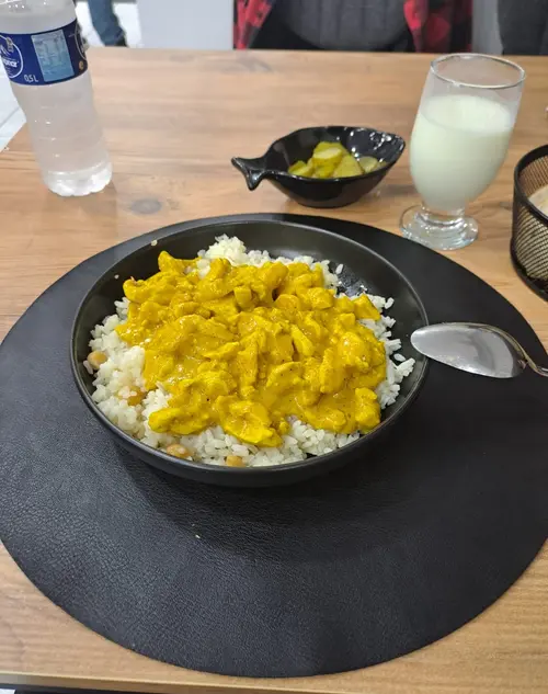 Kremalı Köri Soslu Tavuklu Nohutlu Pilav